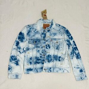 Levis denim jacket
Washed tie dye model